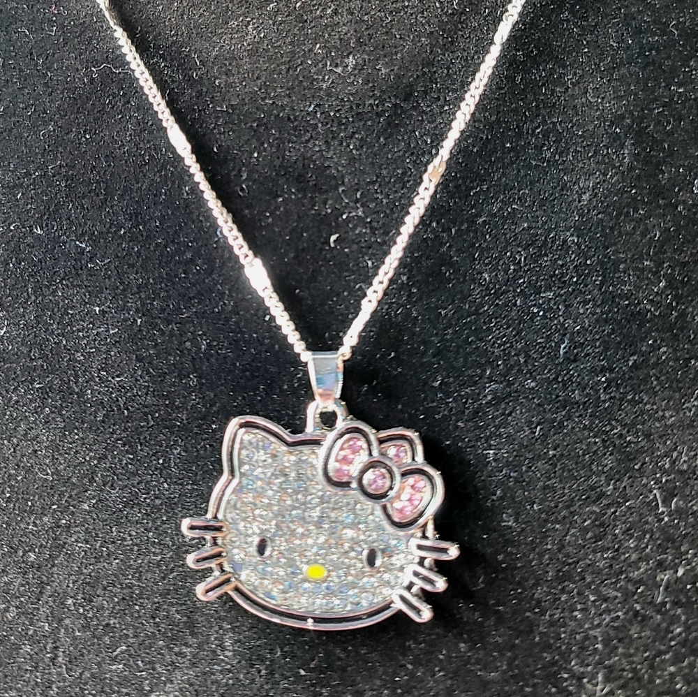 Hello Kitty Necklace - Picture 2 of 3